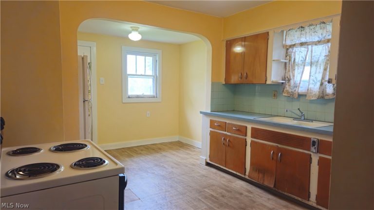 387 York Street, Akron, OH - Photo 5