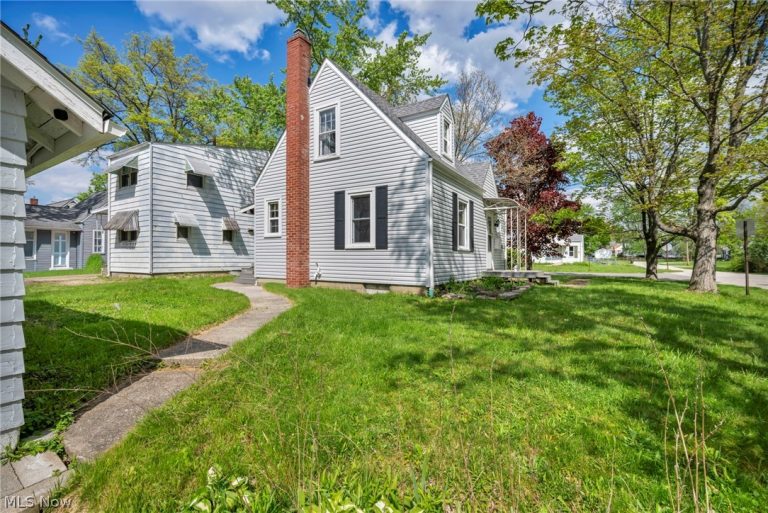 228 Sanford Street, Ravenna, OH - Photo 3