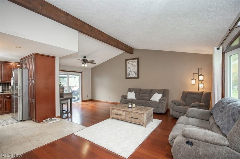 18810 Dellwood Drive, Walton Hills, OH - Photo 6