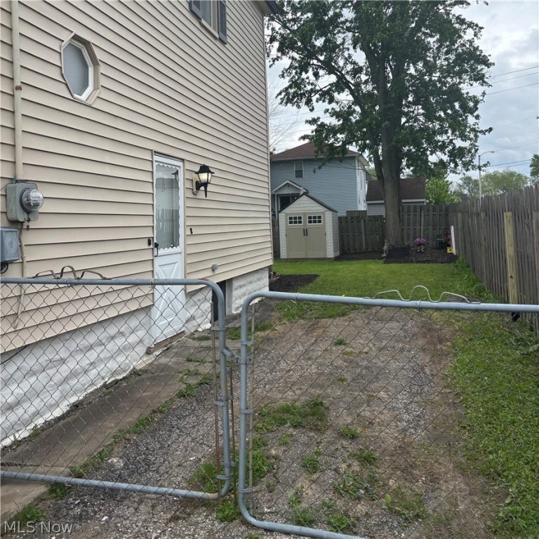 716 Foster Avenue, Elyria, OH - Photo 4