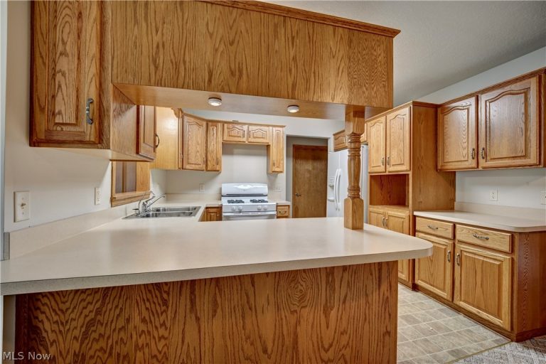 960B Mcdonald Drive, Sugarcreek, OH - Photo 6