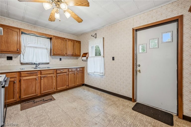3961 Main Street, Hubbard, OH - Photo 2