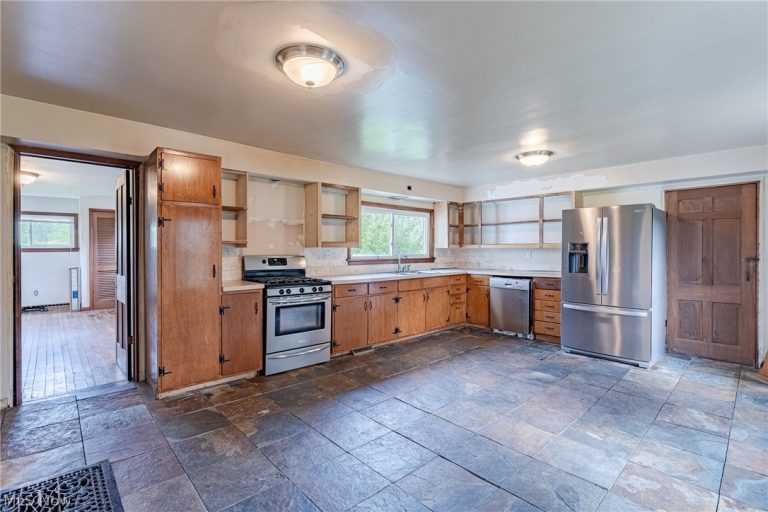 9440 Avery Road, Broadview Heights, OH - Photo 4