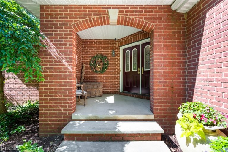 10400 Stoneacre Street, Canal Fulton, OH - Photo 3