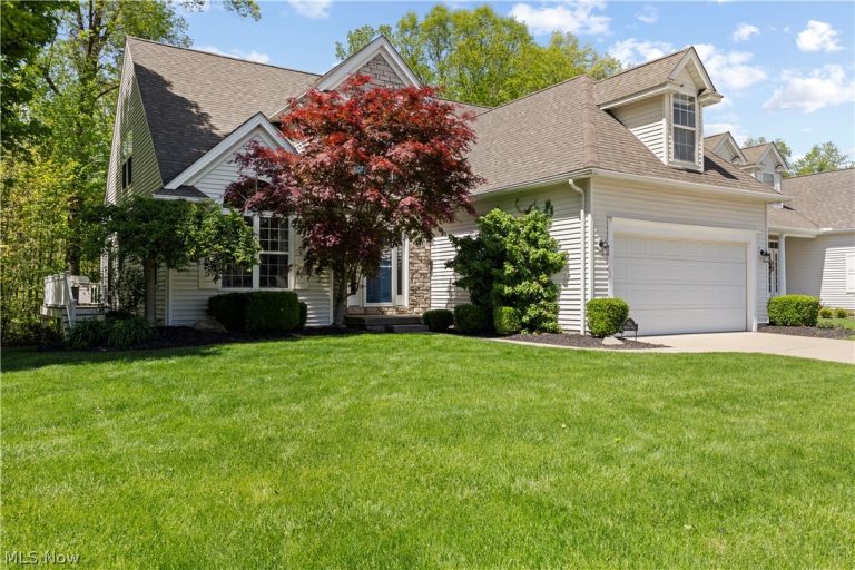 435 Country Walk, Amherst, OH - Photo 2