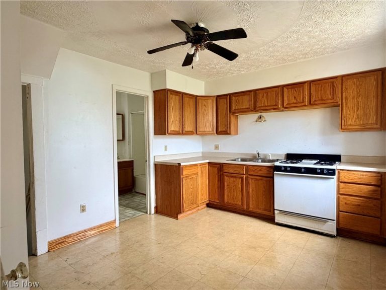1304 Lakeshore Boulevard, Akron, OH - Photo 6