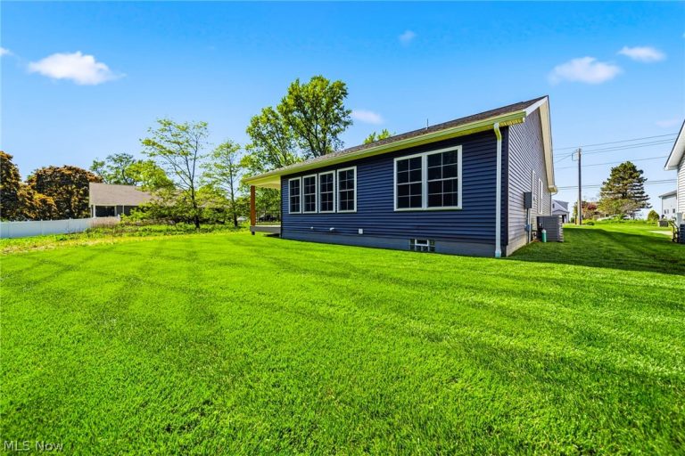 975 Lake Road, Conneaut, OH - Photo 5