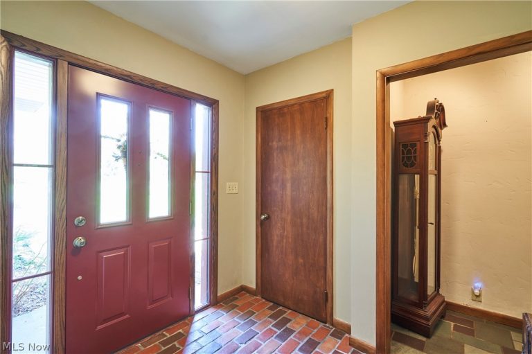 3288 Spring Valley Road, Akron, OH - Photo 3