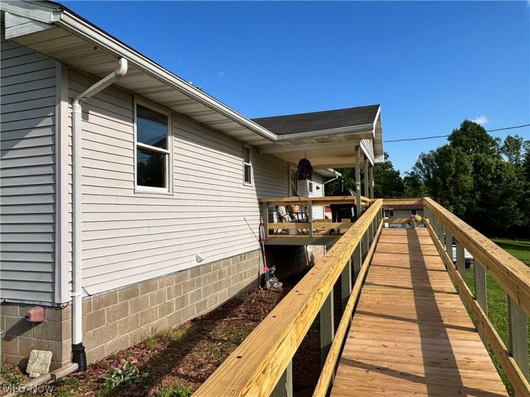 104 Woodcrest Lane, Marietta, OH - Photo 3