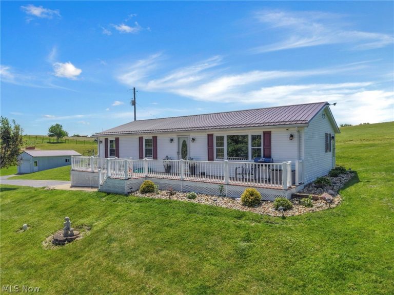 7400 Sweetheart Drive, Zanesville, OH - Photo 3