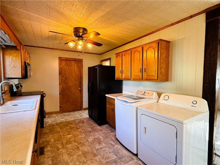 583 1st Street, Uhrichsville, OH - Photo 8