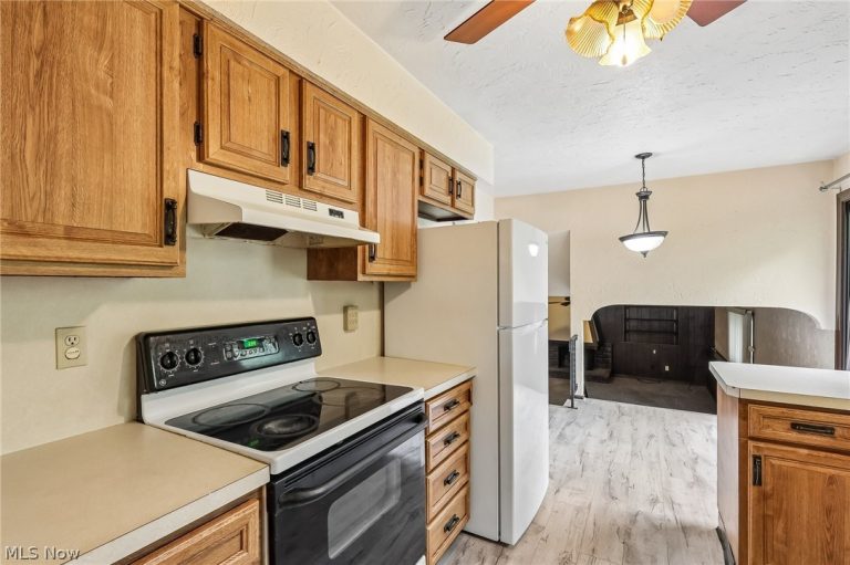 4100 Ivanhoe Drive, Lorain, OH - Photo 6