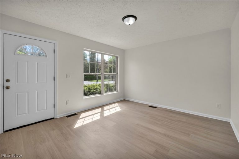 71 Chestnut Street, Elyria, OH - Photo 6