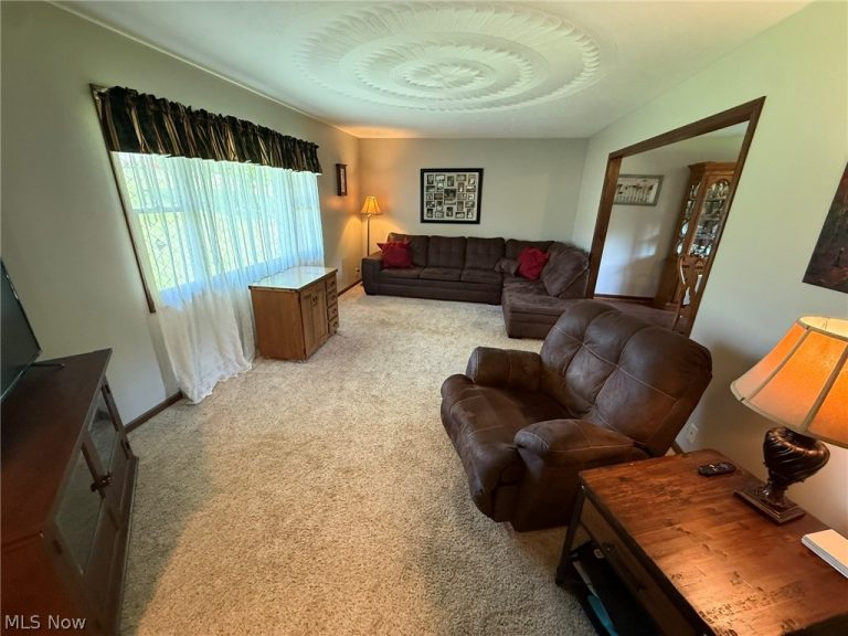 2462 Yorkview Road, New Philadelphia, OH - Photo 4