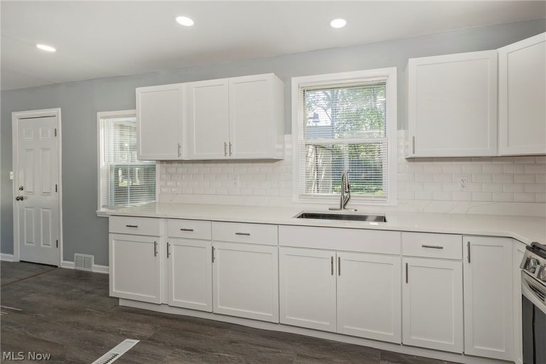 1259 Hereford Road, Cleveland Heights, OH - Photo 6