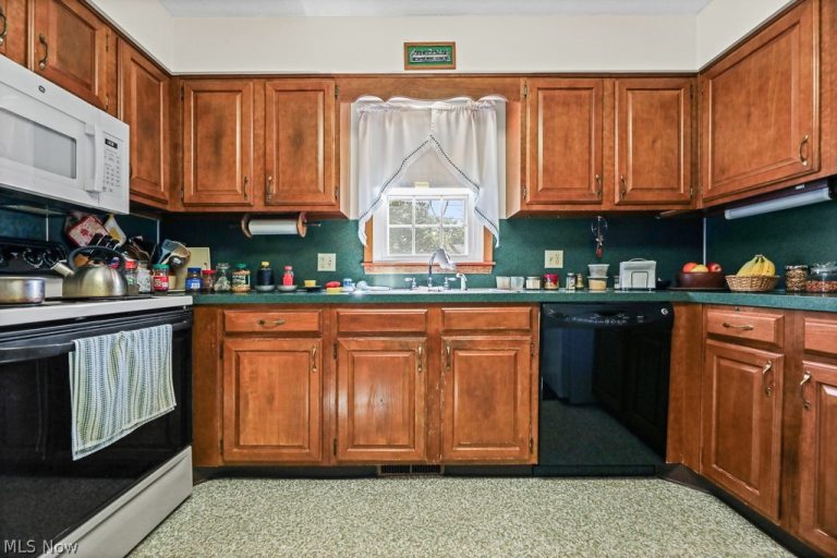 2540 Edgewood Avenue, Alliance, OH - Photo 5