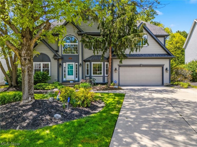 2984 Silver Maple Drive, Fairlawn, OH - Photo 2