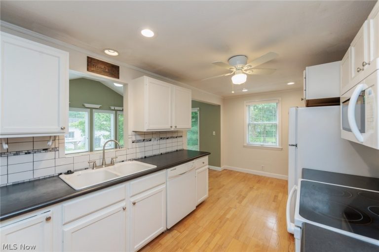 7381 Portage Street, Solon, OH - Photo 8