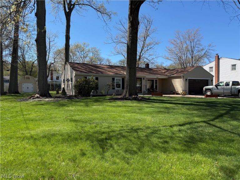 254 Vinewood Drive, Avon Lake, OH - Photo 3