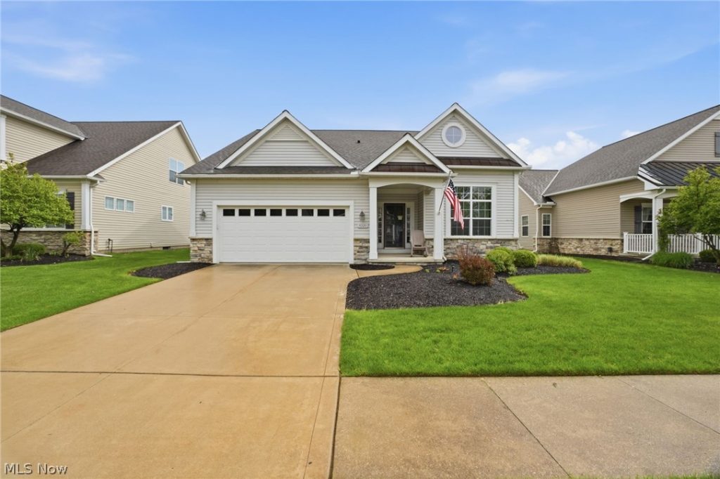 8220 Manor Gate Way, Mentor, OH