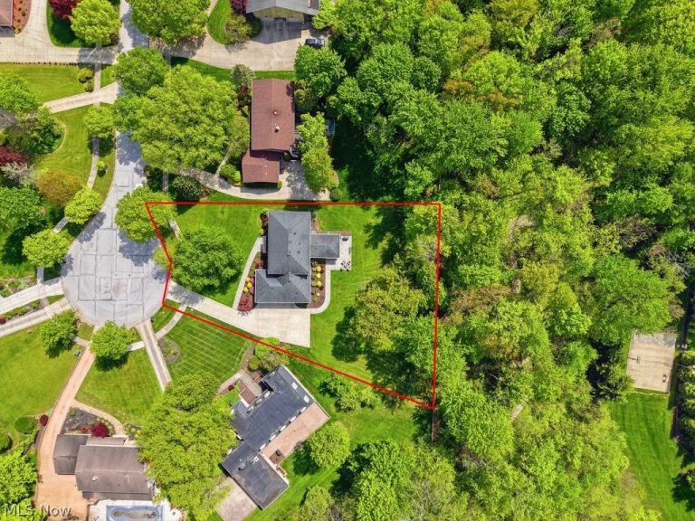 9026 Frost Lane, Brecksville, OH - Photo 5