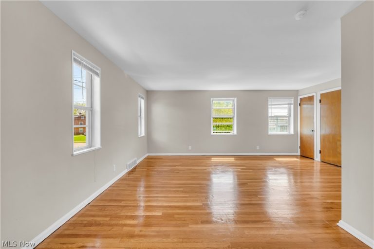 20571 Lake Shore Boulevard #2/UP, Euclid, OH - Photo 3