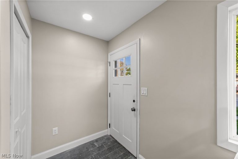 620 Pasadena Avenue, Sheffield Lake, OH - Photo 2