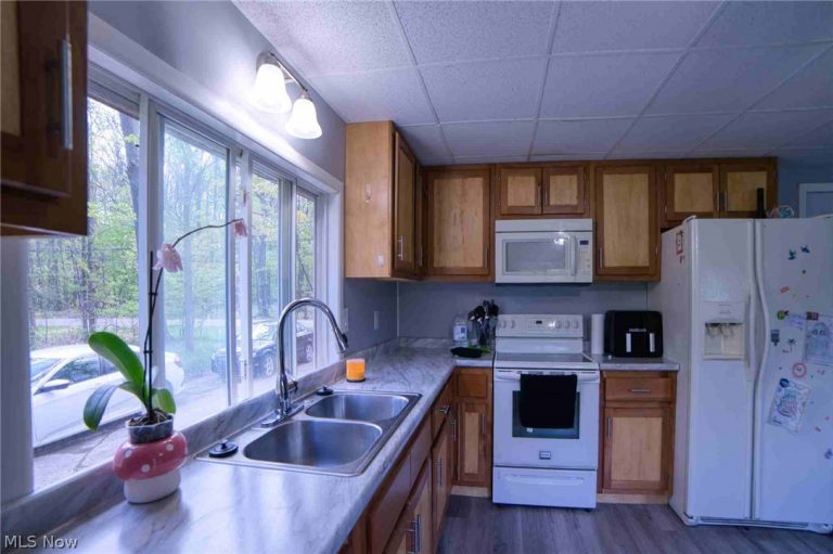 6201 Hatches Corners Road, Conneaut, OH - Photo 8