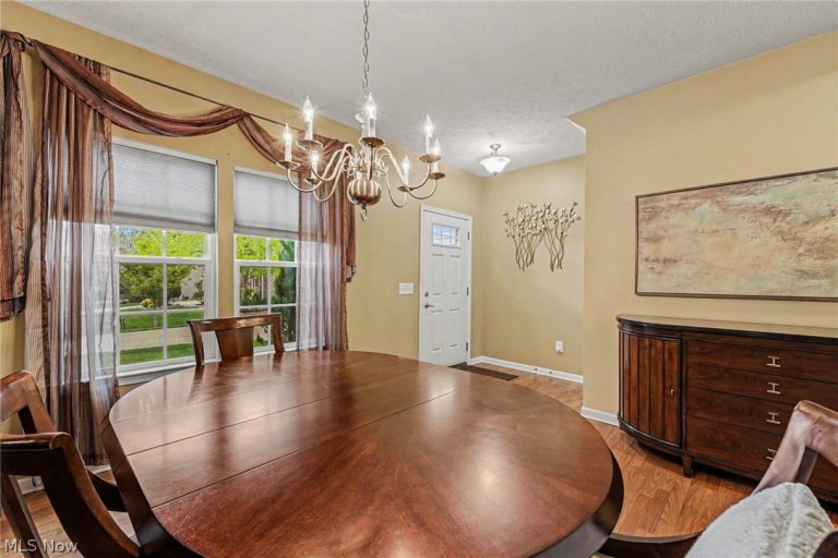 7922 English Oak Trail, Macedonia, OH - Photo 4