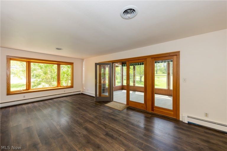 7969 Dines Road, Russell, OH - Photo 4