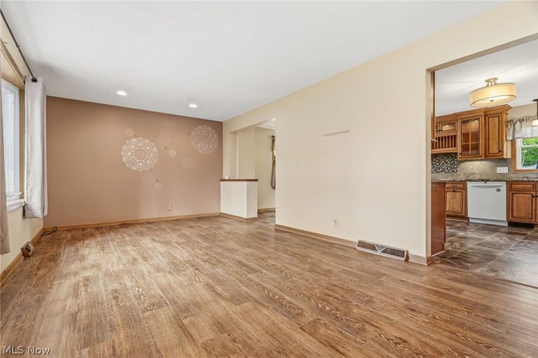 1107 Lynbrook Street, North Canton, OH - Photo 6