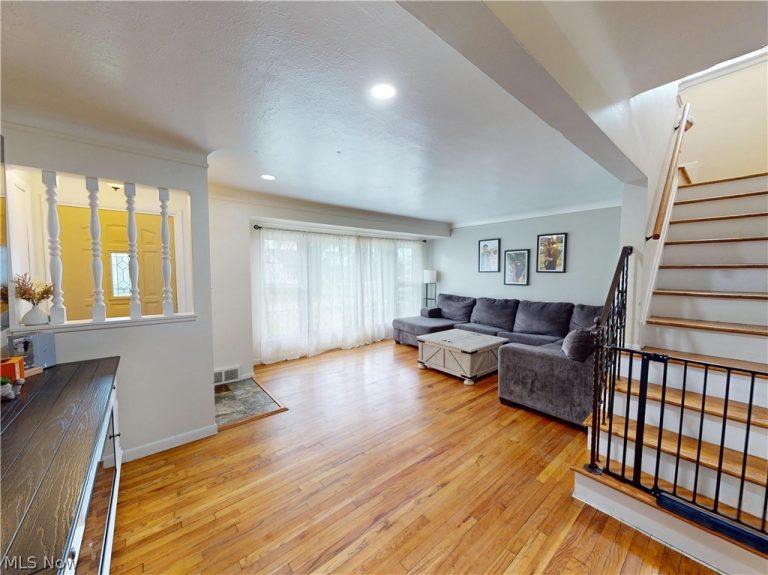 1339 Haverston Road, Lyndhurst, OH - Photo 5