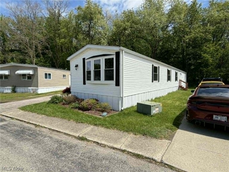 8 Hawaiian Drive, Madison, OH - Photo 4