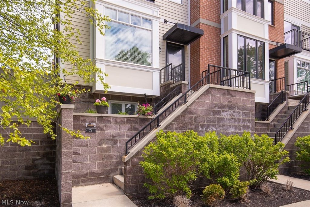29 Atterbury Boulevard, Hudson, OH