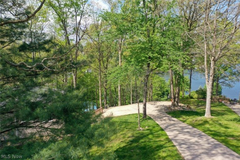 195 Oneida Trail, Malvern, OH - Photo 6