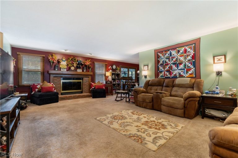 1649 Harmony Lane, North Canton, OH - Photo 3