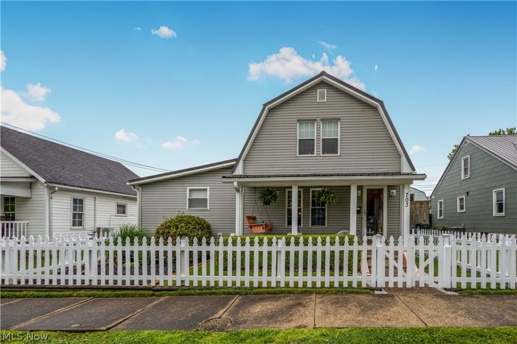 703 6th Street, St Marys, WV