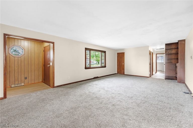 2456 Jackson Street, Lorain, OH - Photo 3