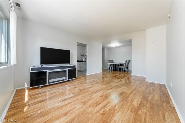 25735 Lorain Road #513, North Olmsted, OH - Photo 3