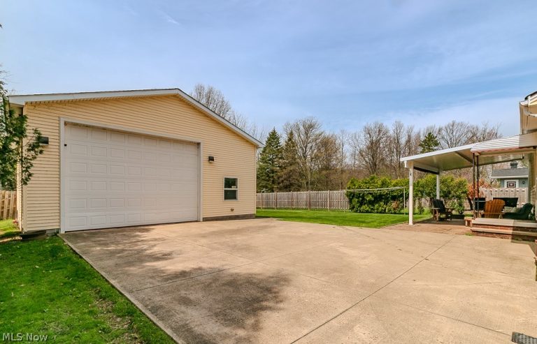 400 Harris Road, Richmond Heights, OH - Photo 3