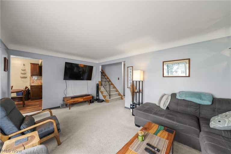 14902 James Avenue, Maple Heights, OH - Photo 3