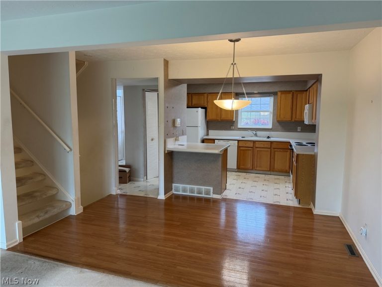 612 Trevitt Circle #57, Euclid, OH - Photo 6