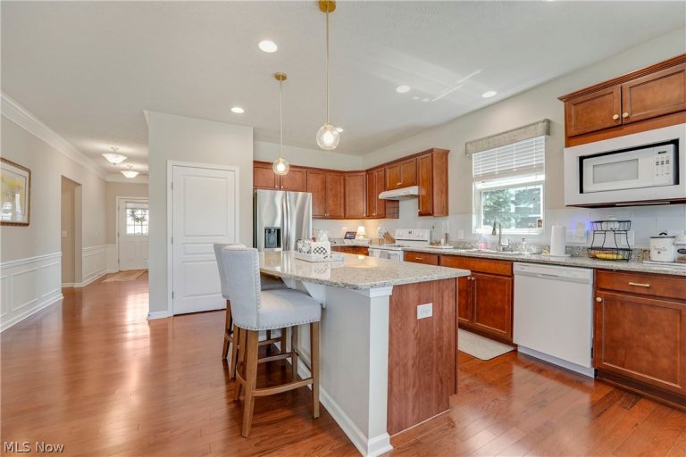 8024 Parkcroft Drive, Mentor, OH - Photo 8