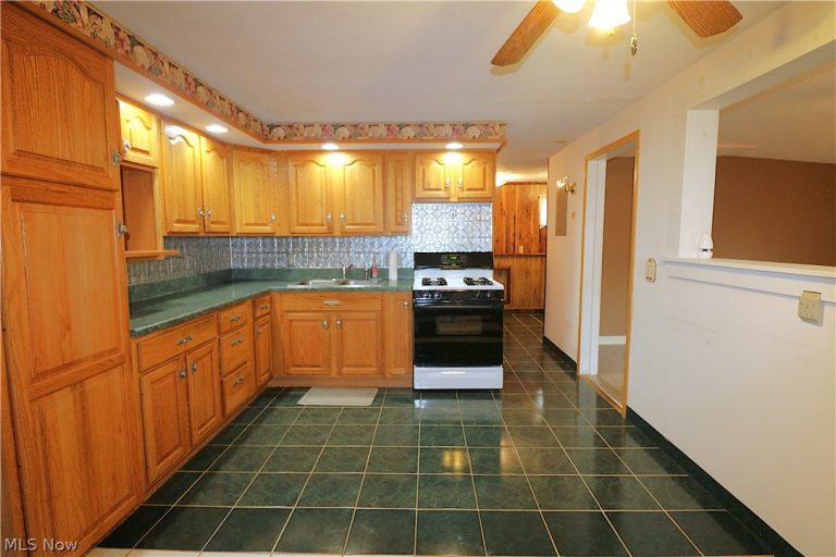 28 Valley Park Drive, Norwalk, OH - Photo 3