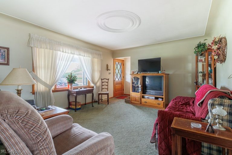 1014 Kirwan Drive, Youngstown, OH - Photo 3