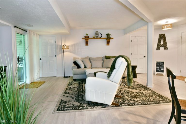 991 Powers Avenue #4, Youngstown, OH - Photo 4