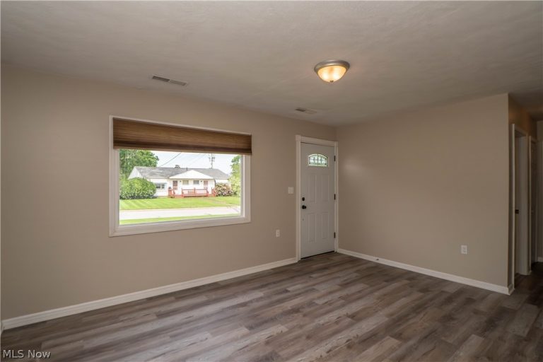 1060 Orchard Avenue, North Canton, OH - Photo 3