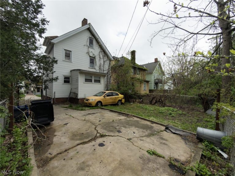9409 Empire Avenue, Cleveland, OH - Photo 2