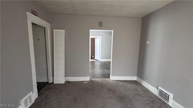 877 Rudyard Road, Cleveland, OH - Photo 2