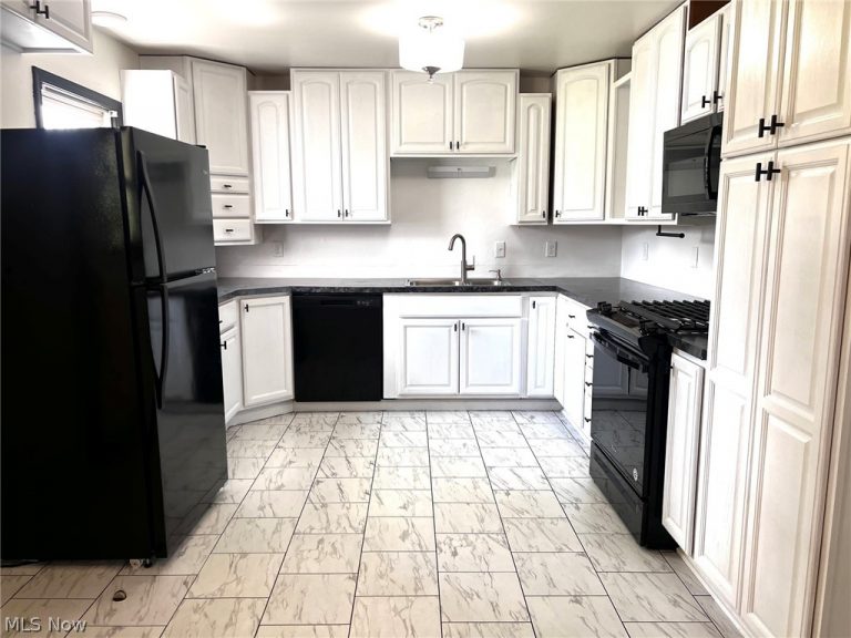 1798 Maplewood, Warren, OH - Photo 2